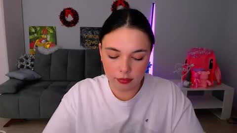 Snapshot of queenofthesense chatting on 17, 12, 2025 Patricia online show from 17, 12, 2025