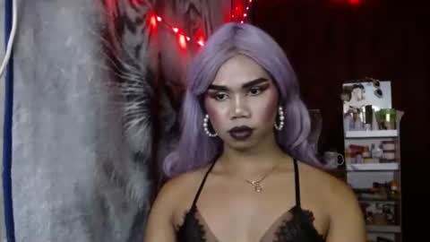 queenpinayebony_xx online show from 9, 4, 2026