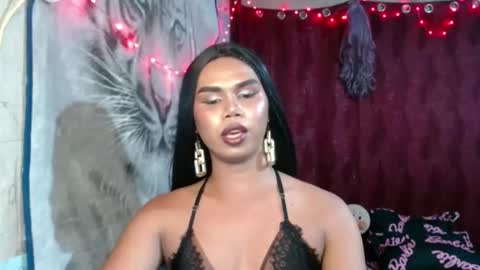queenpinayebony_xx online show from 19, 5, 2026