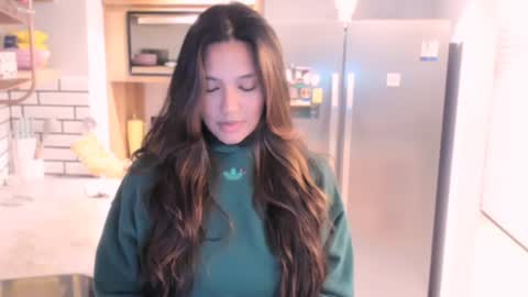 Snapshot of queenv66 chatting on 27, 12, 2024 Val  -  online show from 27, 12, 2024