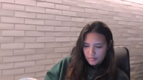 Snapshot of queenv66 chatting on 27, 12, 2024 Val  -  online show from 27, 12, 2024