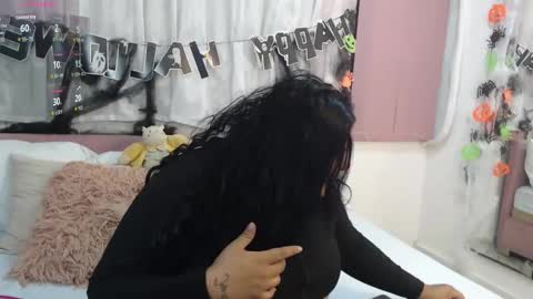 Snapshot of racheel_moore chatting on 15, 10, 2025 rachel online show from 15, 10, 2025