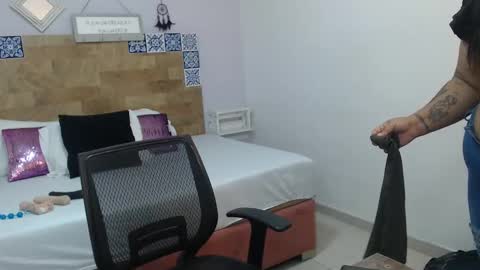 Snapshot of racheel_moore chatting on 19, 10, 2025 rachel online show from 19, 10, 2025
