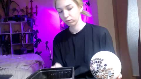 radish666 online show from 1, 3, 2026