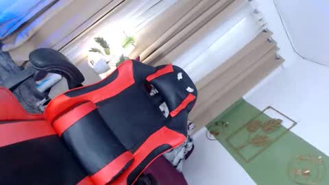 itsmeRailey online show from 14, 2, 2025