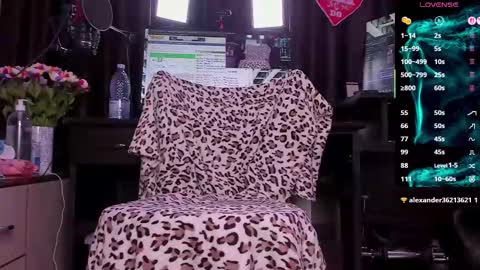 Laura online show from 27, 10, 2025