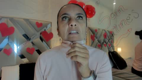 Raquel Moore  online show from 13, 2, 2025