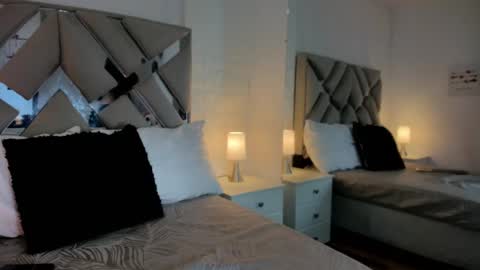 Raquel Moore  online show from 24, 2, 2025