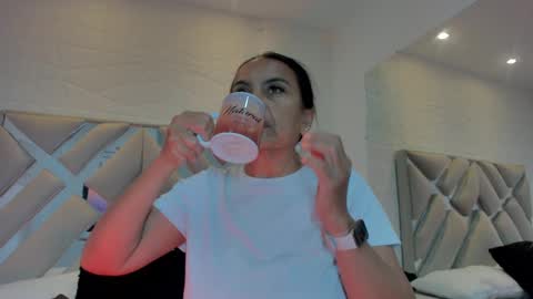 Raquel Moore  online show from 6, 3, 2025