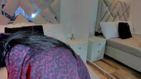 Raquel Moore  online show from 7, 3, 2025