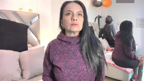 Raquel Moore  online show from 22, 10, 2025