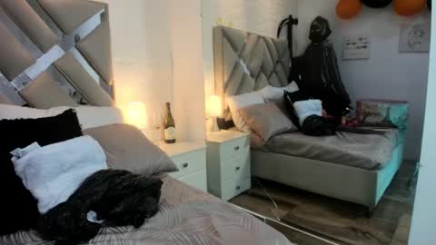 Raquel Moore  online show from 29, 10, 2025