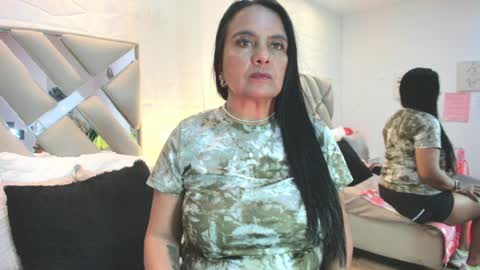 Raquel Moore  online show from 1, 4, 2026