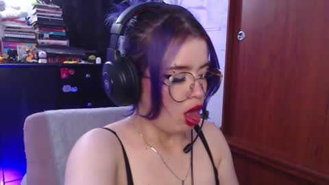 Snapshot of raventh_ chatting on 22, 9, 2025 raventh_ online show from 22, 9, 2025