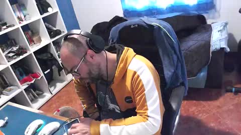 ravingr3d3 online show from 30, 10, 2025