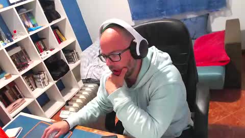 ravingr3d3 online show from 13, 4, 2026