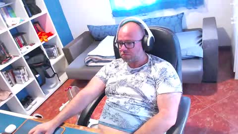 ravingr3d3 online show from 24, 5, 2026