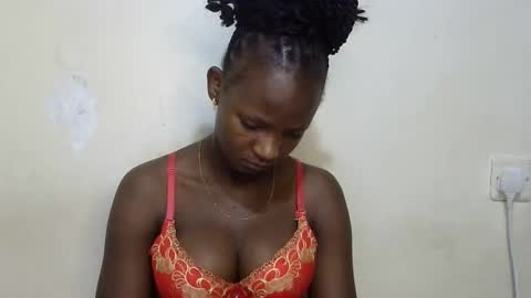 Snapshot of realqueen_ chatting on 4, 3, 2025 queen online show from 4, 3, 2025