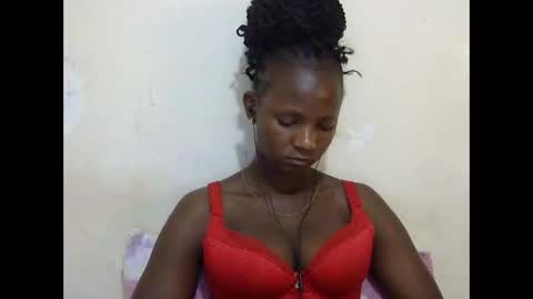 Snapshot of realqueen_ chatting on 4, 3, 2025 queen online show from 4, 3, 2025