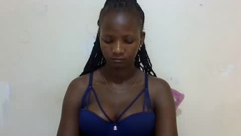 Snapshot of realqueen_ chatting on 6, 3, 2025 queen online show from 6, 3, 2025