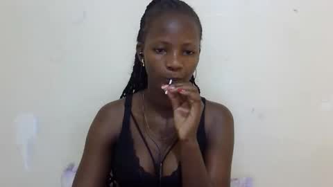 Snapshot of realqueen_ chatting on 8, 3, 2025 queen online show from 8, 3, 2025
