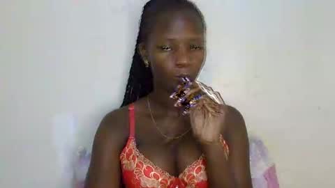 Snapshot of realqueen_ chatting on 10, 3, 2025 queen online show from 10, 3, 2025