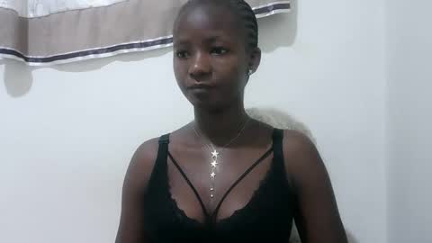 Snapshot of realqueen_ chatting on 13, 10, 2025 queen online show from 13, 10, 2025