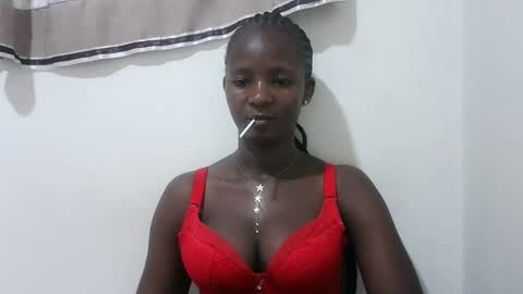 Snapshot of realqueen_ chatting on 13, 10, 2025 queen online show from 13, 10, 2025