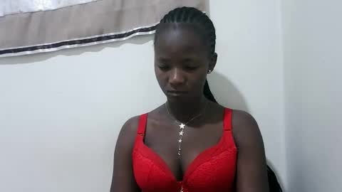 Snapshot of realqueen_ chatting on 19, 10, 2025 queen online show from 19, 10, 2025