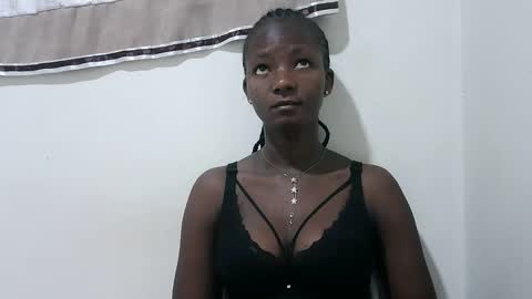 Snapshot of realqueen_ chatting on 21, 10, 2025 queen online show from 21, 10, 2025