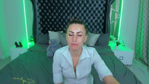 rebecca_diamonds online show from 25, 11, 2025