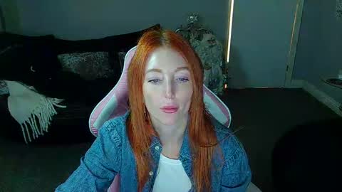 Snapshot of red_firesquirt chatting on 19, 12, 2024 Red - online show from 19, 12, 2024