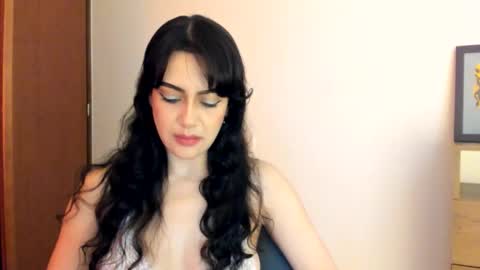 red_flower203 online show from 17, 4, 2026