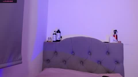 IG   OF red moonn online show from 15, 2, 2025