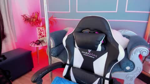     online show from 9, 4, 2026