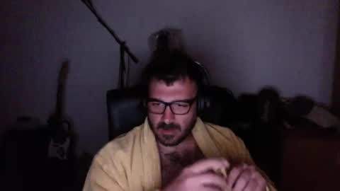 Snapshot of redbonezzzz chatting on 6, 4, 2026 redbonezzzz online show from 6, 4, 2026