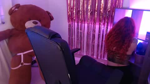 Snapshot of redgirrl_77 chatting on 25, 5, 2026 Mere online show from 25, 5, 2026