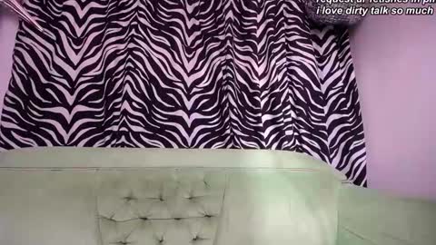 Snapshot of redroomxx chatting on 3, 10, 2025 MIA online show from 3, 10, 2025