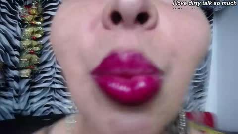 Snapshot of redroomxx chatting on 6, 10, 2025 MIA online show from 6, 10, 2025
