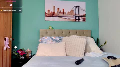 Yanella online show from 8, 10, 2025