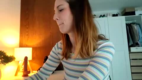 Snapshot of reileyfoxx chatting on 12, 4, 2026 Reiley online show from 12, 4, 2026