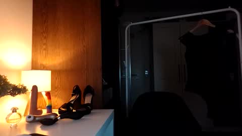 Snapshot of reileyfoxx chatting on 13, 4, 2026 Reiley online show from 13, 4, 2026