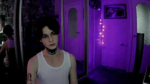 Snapshot of remitrash chatting on 12, 9, 2025 RemiTrash online show from 12, 9, 2025