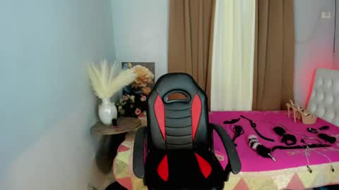 Snapshot of rhea_xoxo chatting on 25, 6, 2026 rhea online show from 25, 6, 2026