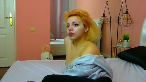 Snapshot of rheaduvall chatting on 6, 2, 2026 Rhea online show from 6, 2, 2026