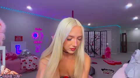 Snapshot of riababe chatting on 19, 9, 2025 ria  online show from 19, 9, 2025