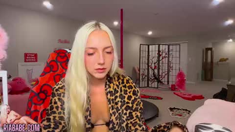 Snapshot of riababe chatting on 8, 10, 2025 ria  online show from 8, 10, 2025