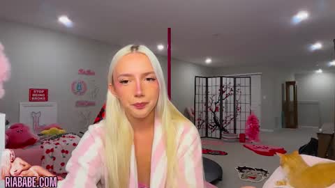 Snapshot of riababe chatting on 14, 10, 2025 ria  online show from 14, 10, 2025