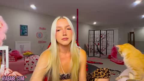 Snapshot of riababe chatting on 18, 10, 2025 ria  online show from 18, 10, 2025
