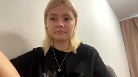 Snapshot of richellearmentrout chatting on 25, 7, 2026 jenny online show from 25, 7, 2026